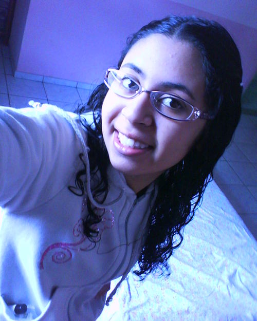 apeenas uma garotinha tentando ser feliz, =)