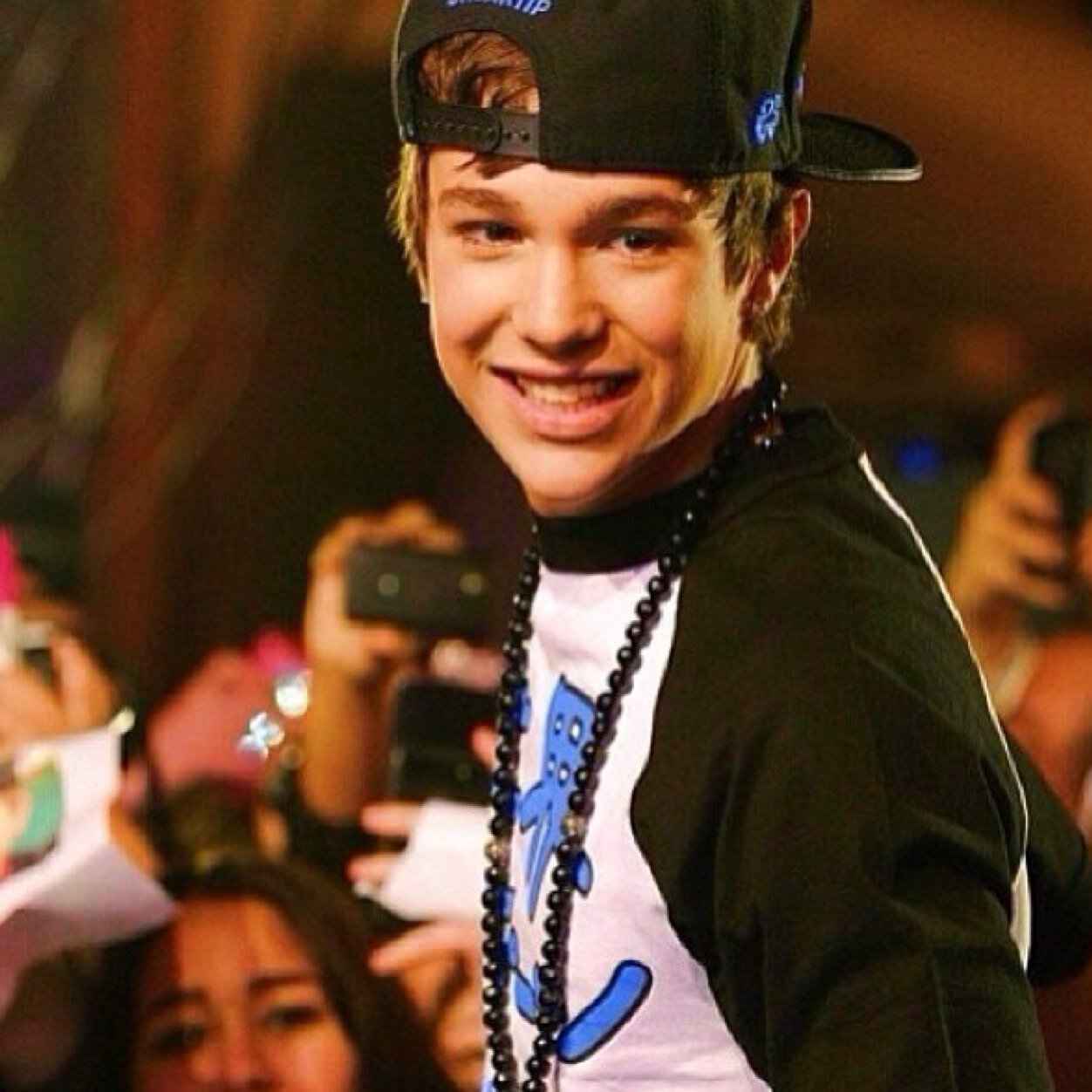 Asdfghjkaustin_'s profile picture. Well congrats on your free follow❘Dont follow back, follow me back on @Catloves1DandJB ↓also follow me on instagram↓ http://t.co/3cXOeOzhSQ