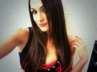 hey my name is Chelsea George i love parting and im 17