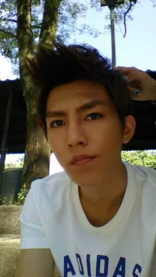 OfficialWandy20's profile picture. 