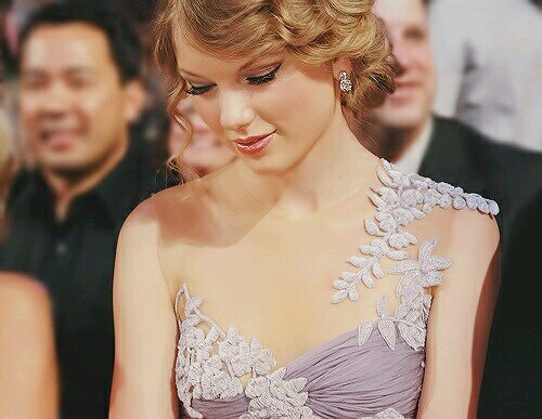 Just like Taylor, I love sparkling things :)