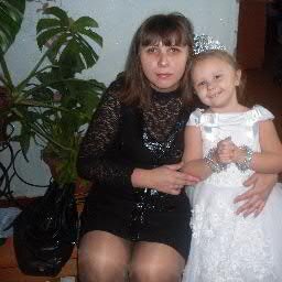 Сижу  дома.Воспитываю двух дочек.