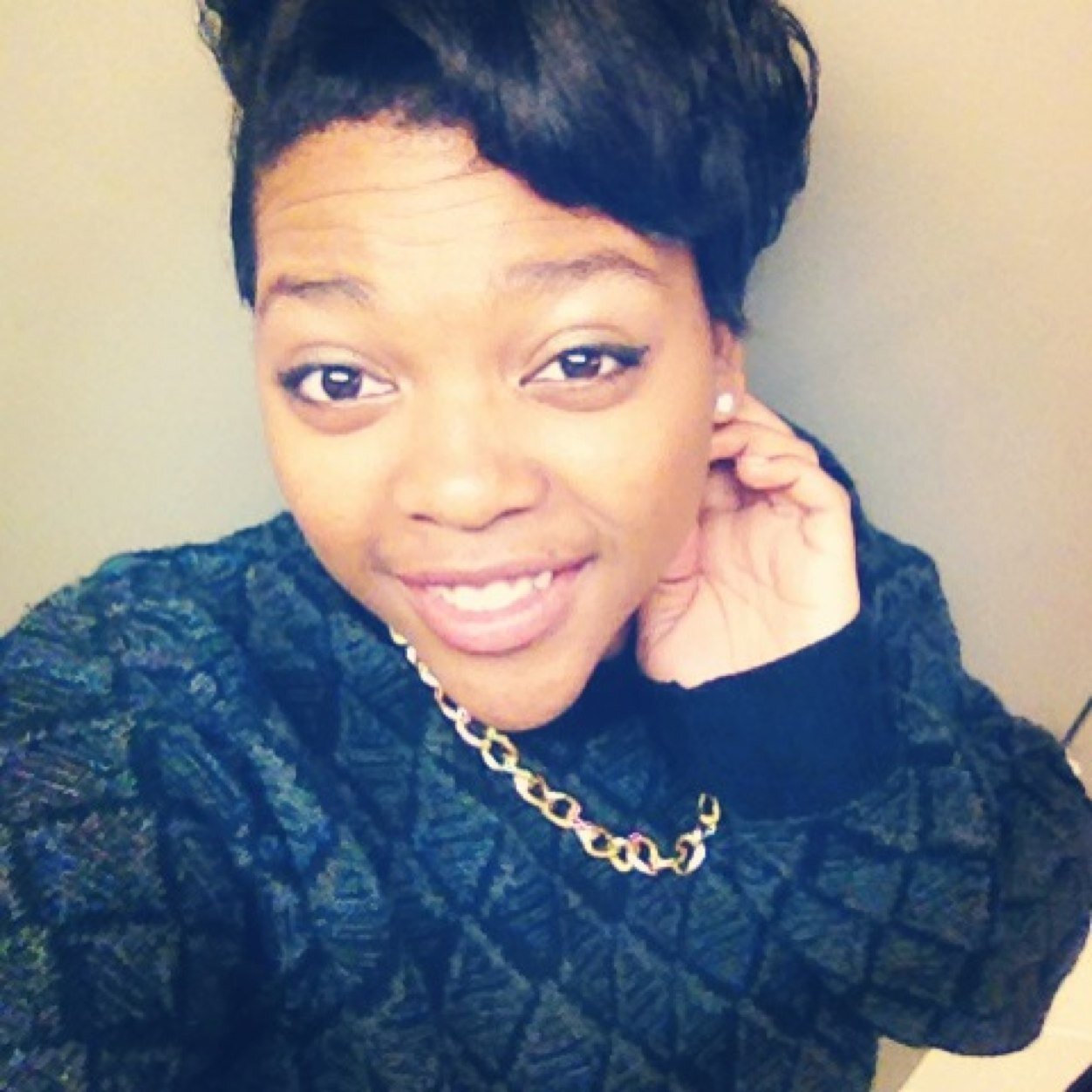its simple..ambitious, smart, &lovely!! ヽ(^。^)ノim freeeeeeee...#teamJesus #teamChe #teamIDGAC ..G.O.E **no longer looking**