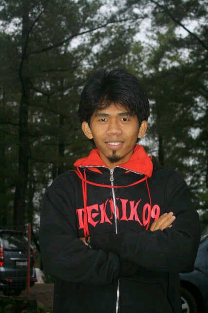 Keluarga Besar Teknik Mesin Universitas Hasanuddin-Tranzmizi2010|Koord.Dept.Operasional Hubungan Masyarakat HMM FT-UH|11-Nov-1987|Indonesia