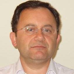Marido y Padre. Doctor en Medicina. Especialista en Medicina del Deporte.