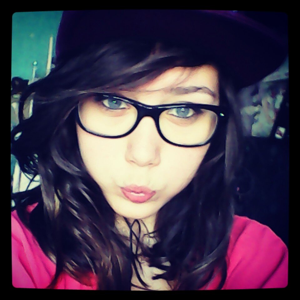 Love ☮ Peace Follow Me 
 Florence/13ans/Directioner depuis leur debut/En couple