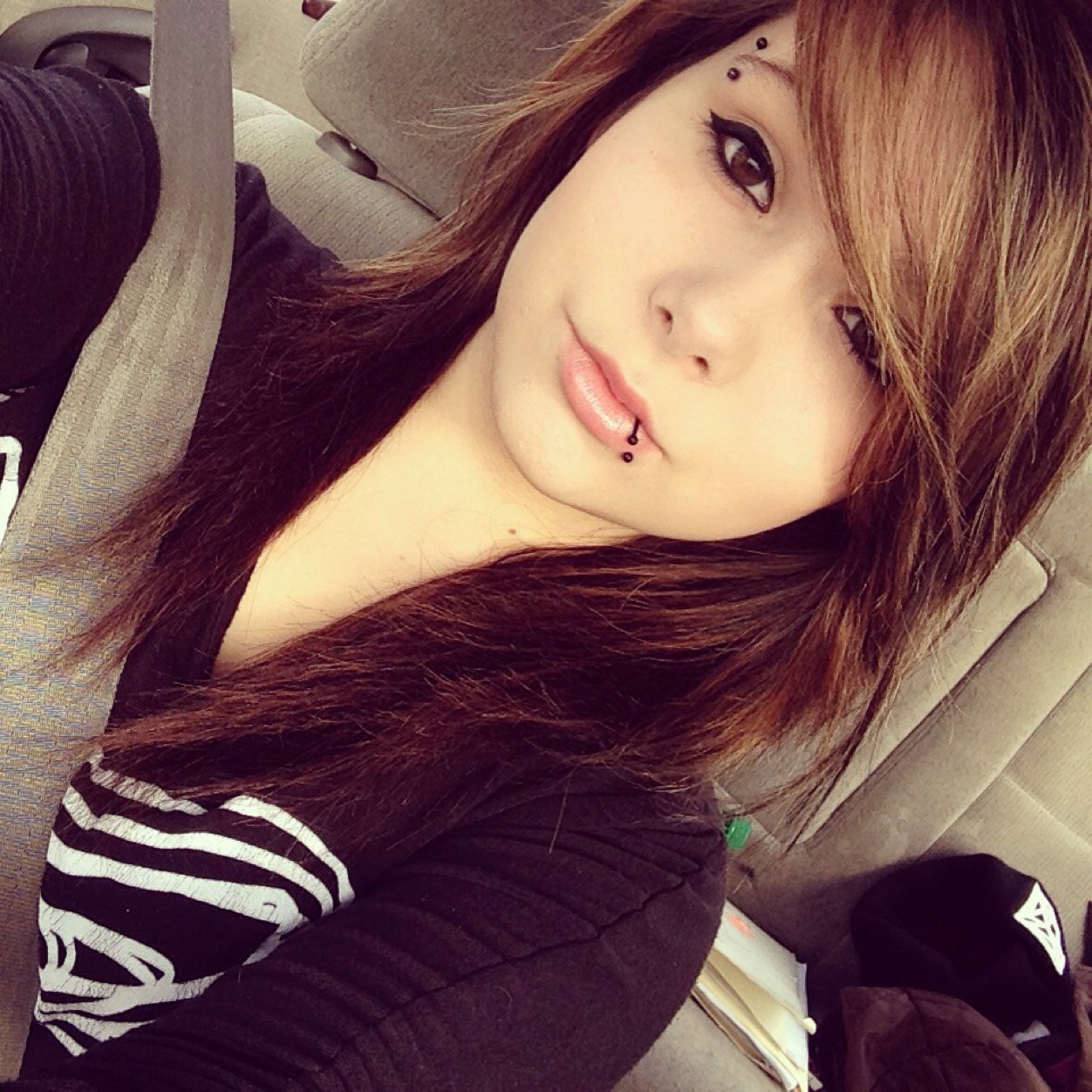 hiya I'm Ashley ! Volleyball3 baseball3 
Family is my everything 
Single 3 
I try to live life to the fullest! 
Your already here might as well follow (: