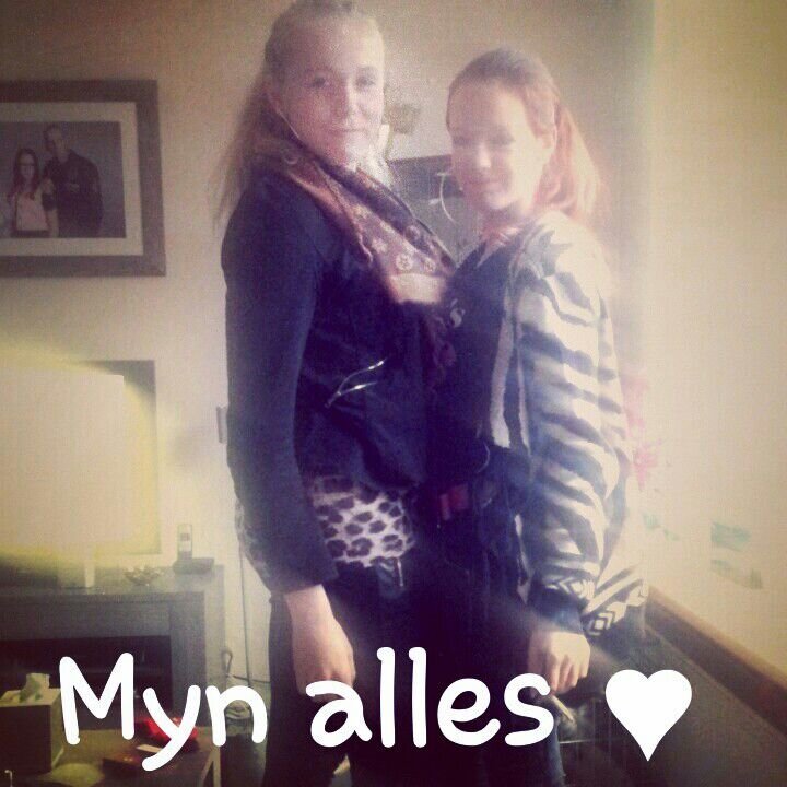 Gaudi /Creazy♡/big sis Michelle♡ //little sis Denise♡
