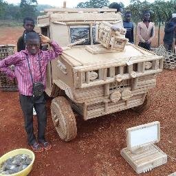 Intervenant en développement et éducation pour le développement,  Communicateur et Journaliste du développement,  Amateur de poésie et d'Art