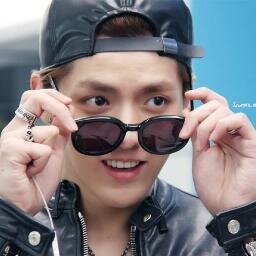 สวัสดีครับ ผมคริส ผมเย็นชา บ้าบอ *แต่น่ารัก  ^^  แล้วมาคุยกันนะคร้าบ  ไม่ฟอลก้อคุยได้นะ ^ ^ [ DUO::@LuhanFam]
