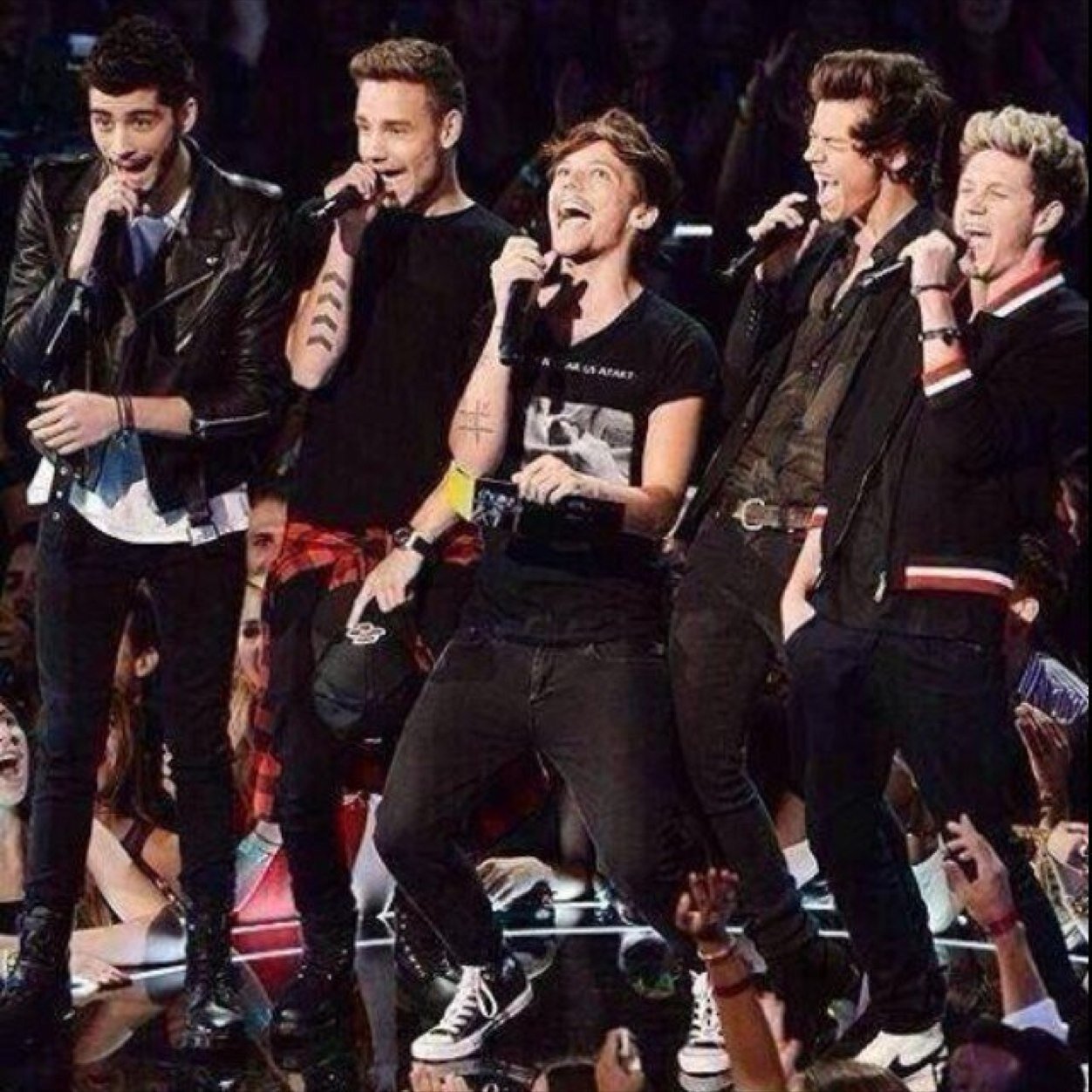 onedirection_ZM's profile picture. Met the boys couple times ☺ Louis Tomlinson tweeted me June 8th 2011♥ xxxx 2/4 5SOS follow