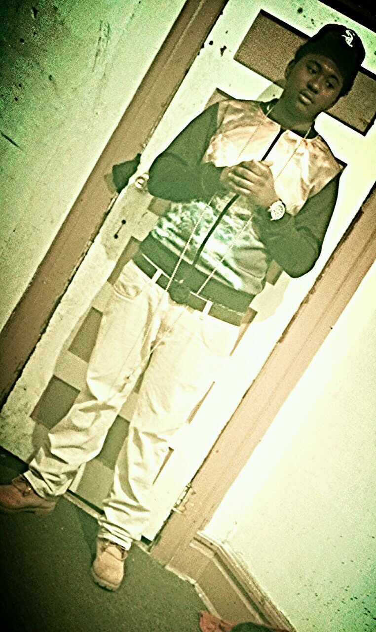 jelly GBM young paper chasin nigga thtz me (to meet da President yu got to meet da bank bros hella bank rolls) #Dblock