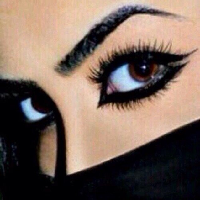 ‏الشعر موقف واحاسيس وشعور وغلا ٠٠ واللي يحرك شعوري بالشعر غاده ٠٠