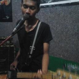 i'am an insomnis, a vamps, a musicians and an arrangers (bassis of ziberle)  love my_feb :* @adeath_hochirou :* @smdp_my 3
