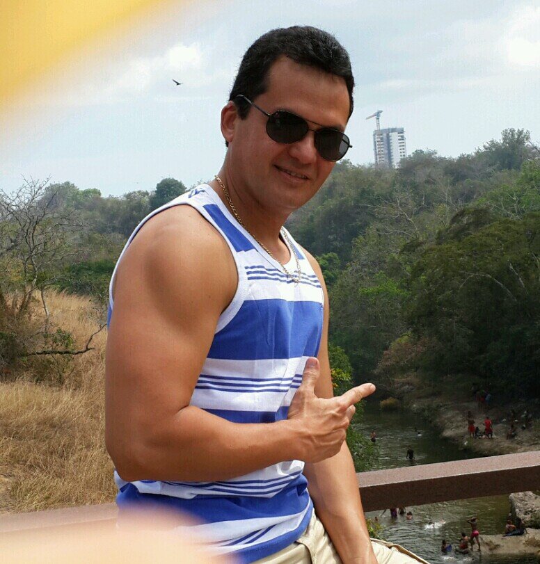 https://t.co/g02cGlcA5o Tesla,
Karj Lucho's Karaoke, Requinto del Trío Amanecer, Instagram @lucho_santamaria, Facebook Luis Alberto Santamaria Cuan