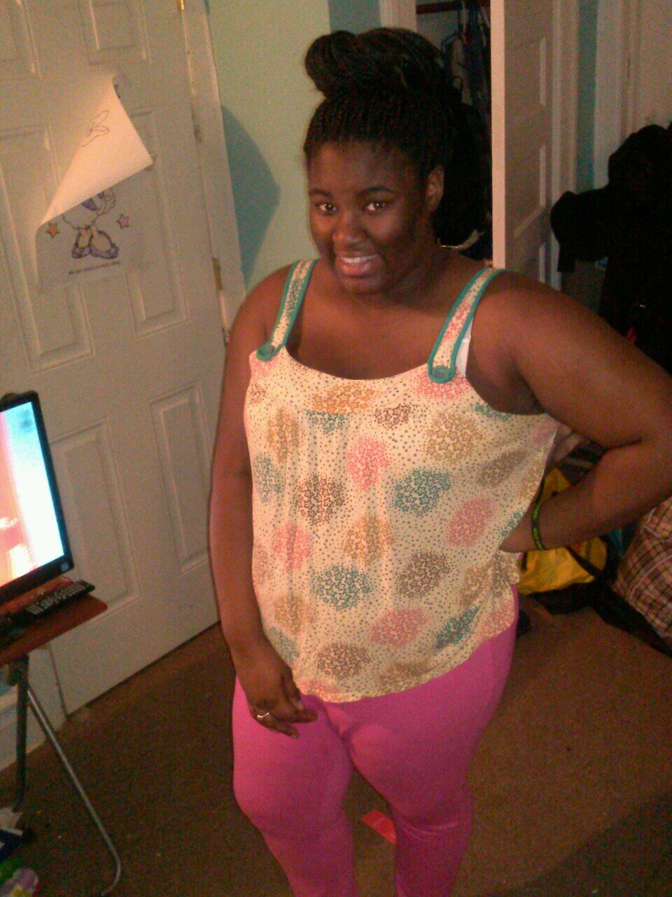 Medium-Height, Thick, Brownskin,16, Junior, Follow My Best @Tajmahal_Xo... & Follow Back