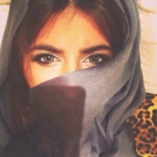 _كَ الأخرينّ آريدْ  آنّ اَنعمّ برؤيتكّ )'♡~