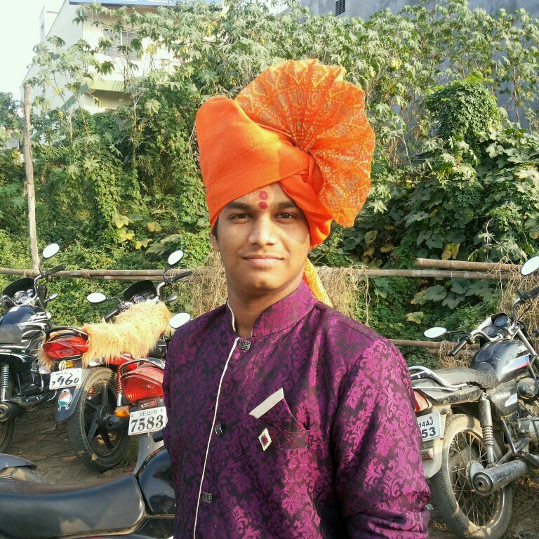 Btech EXTC
VJTI'ian 
Ex Agnelite
Ex Xavierite 
Mumbaikar