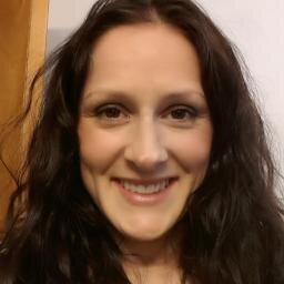 Personal assistant to Ashton. Pharma Marketer. Starbucks addict.Powerlifter #adventureswithash #lifebetweenthemiles
