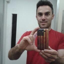 Às vezes sou tudo, às vezes sou nada. Por vezes te completo, por vezes te deixo lacunas. Tudo depende do do quão longe os seus olhos podem ver.