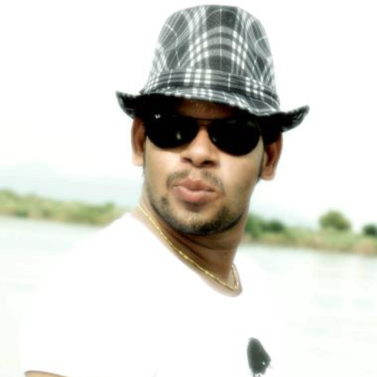 suryaneverquit's profile picture. Never quit, GO to the best....