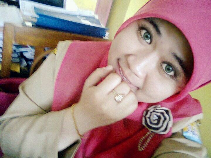 ₳nything about me (̴̴̴̴̴͡.̮Ơ̴͡) ∫ I'm Latifani Norma Utamy (♥•*⌣*•♥) ∬ February, 14 1989∮ My FB Vaeny siiLeadisaLone ∮ I'm teacher in high school ::‧(◦ˆ ⌣ ˆ◦)::