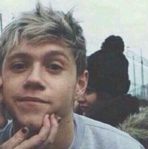 Can you please follow @LovingMyNialler and not this acc ? :)