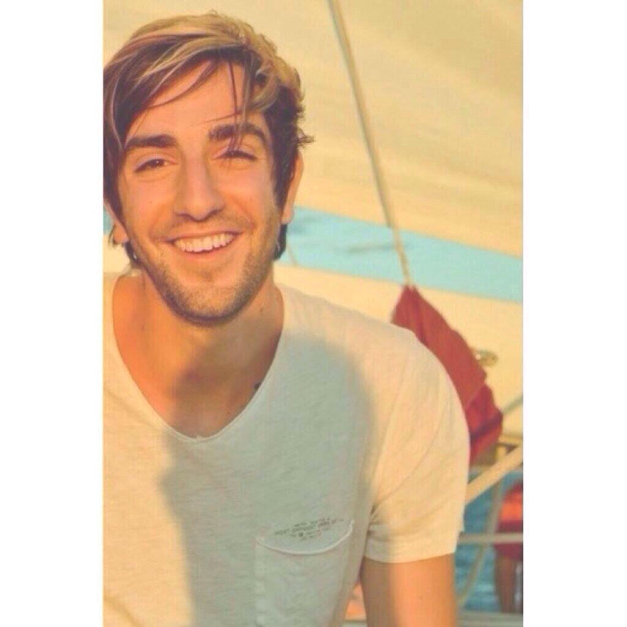 Free follow/Follow @ccandour hoarding this user