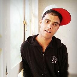 طالب قانوني .احب السفر .. وطبعا جديد على تويتر واتشرف بلمتابعين well follow me to follow u . m student law from iraq