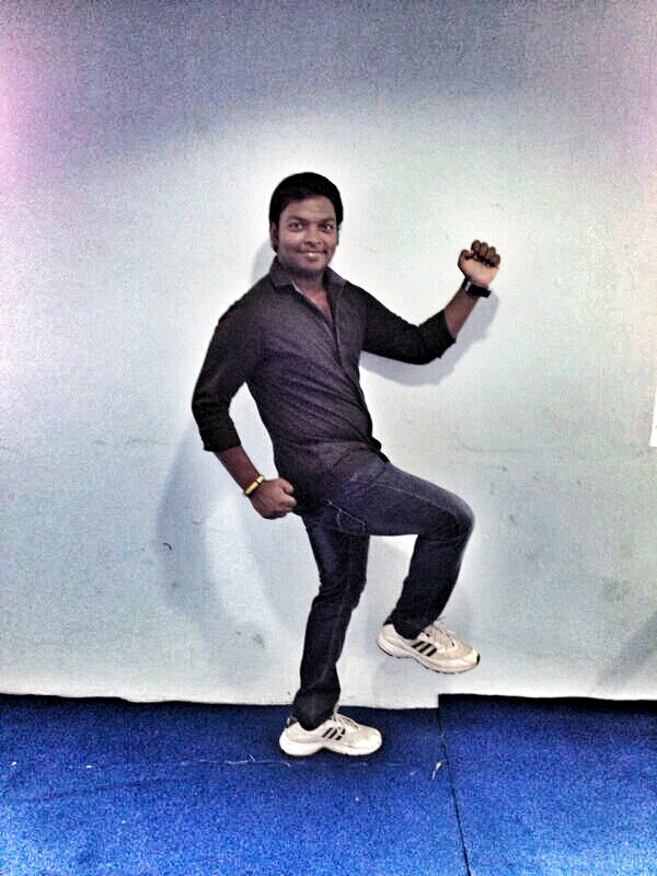 Guy who likes to make lots of frnds...njoy life..B-)B-)lot addicted to entertainment...B-)B-)cricket nd dance s my passion...B-)B-) owner of @frndzeventz B-)B-)