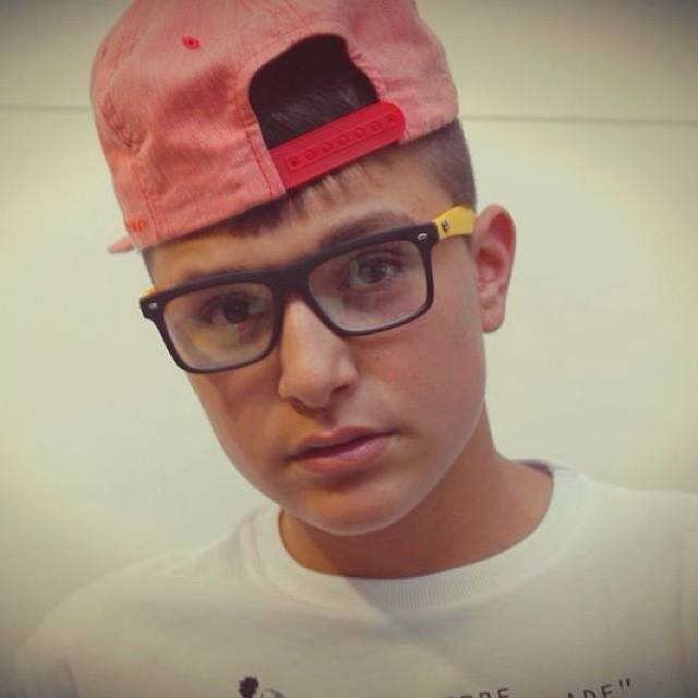 Não Ligo Ki Mi Olhem da Cabeça Aos Pés , Pk Nunk Farão a Minha Cabeça e Nunk Chegaram Aos Meu Pés . Gui Te Amo Seu Sorriso Vale Mais 
Ki Um Diamante !!!***!!!*