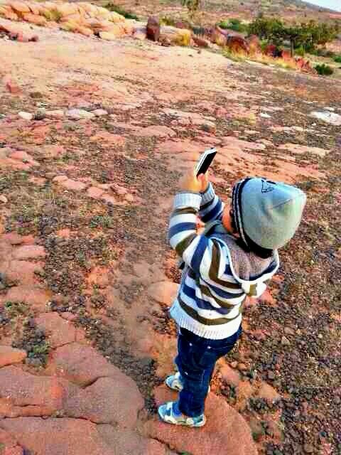 ~إِنْي عَابِرٌ..وَأرْجُواَلأثرْ~ربّاه إن رضاكَ غايةُ مطلبي،ما ضرّني سخطَ البرية أم رضُوا..يا جابرَ العثرات كن لي جابرًا،كم عاثرٍ إن ترضَ عنْه سَينهضُ❤️
