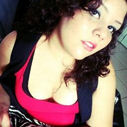 15 anos , Sagitariana, solteira ,vivo no pc e celular , amo ouvir musica,amo chocolate  http://t.co/4KdUxAqTin