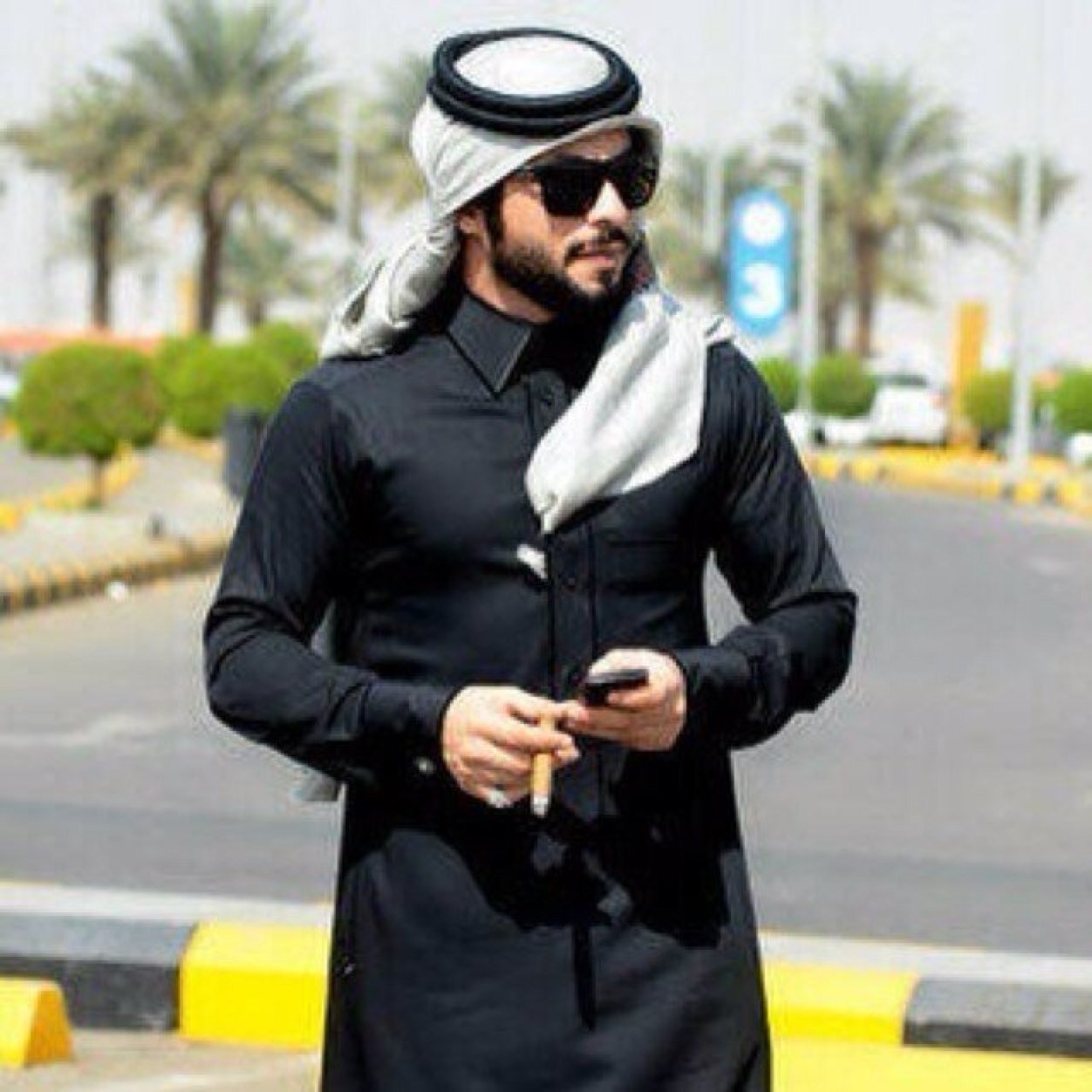 يالكويت «« احفظي أغلى من وطى بأرضش ،، ارسمي الفرحة بعينه ولايقول ؛ آآه ، قلبه ولايضيق بالهم صدره ✨ الكويت ؛ السعوديه