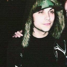 Любитель пожрать и поспать. #MCR #Frerard #Rock      ЛИЧНЫЙ ФРЭНК - @KAKTYC_B_OKEAHE