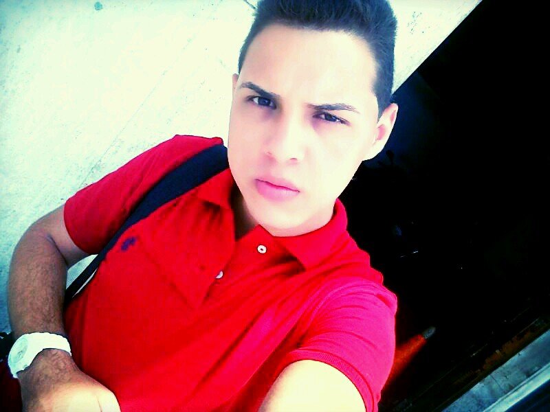 soy amigable buena persona me gusta cantar actuar y mucho mas de esooo.....