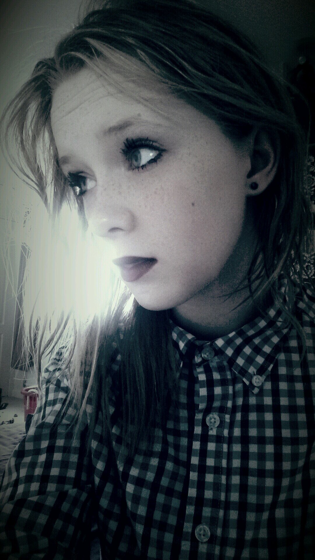 I enjoy photography and editing, i like doing horror make up ! And most other things creative or imgainary :) :*3

Cuddles with cameras :3