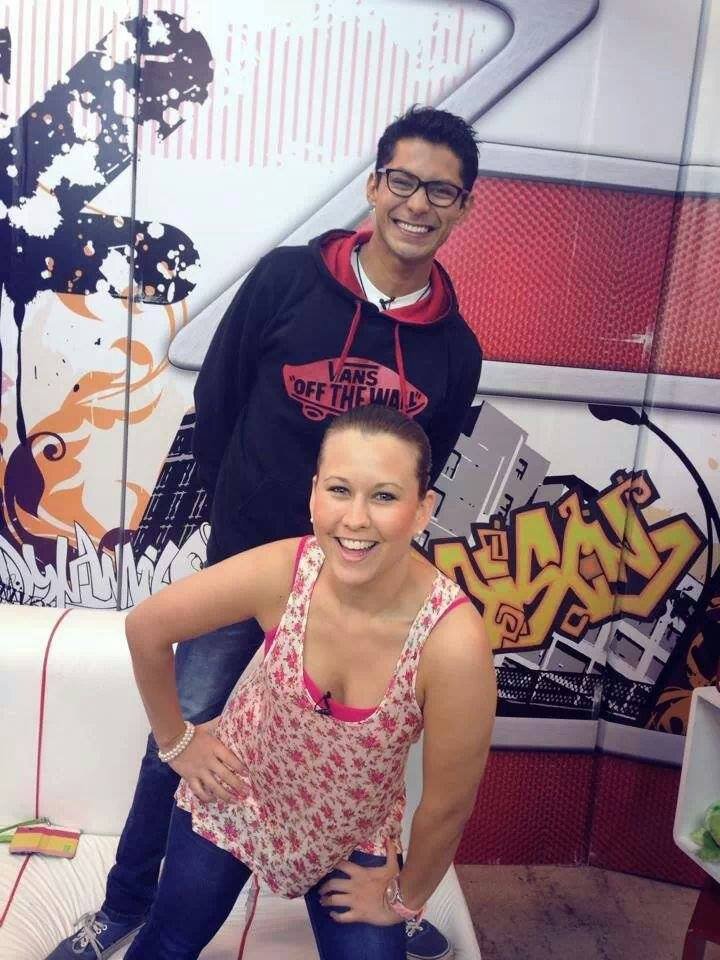 Alo 33 Un Programa Para Los Jovenes ( de 10:00 Am a 11:30 Am ) Solo Por @Canal33tv con @MajoAlo33 y @mex_alvarado 
4 Años Haciendo Reir! :D