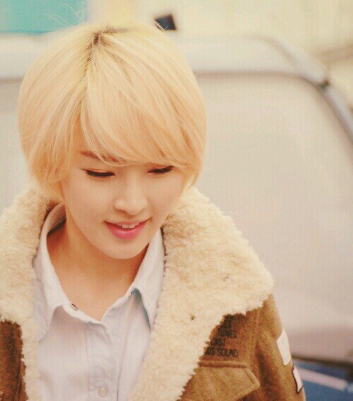 AEEEEE PORRA VIADO
 
  저는 포미닛의 오빠 지윤입니다 

901015 전지윤 a.k.a Jiyoon