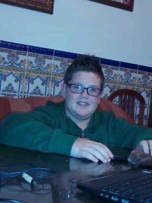 Estudiante de 2 De Eso, amante del futbol. #RealMadrid :)