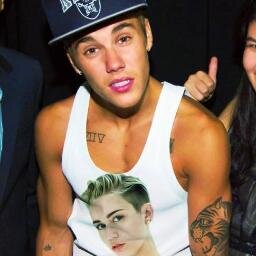 Belieber & Smiler 
Tenho 16 anos, Belieber desde 2010
curto tbm Demi Ariana,Beyoncé, JT , 1D & Etc...