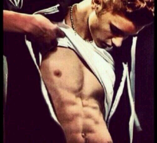 Backup for @SwagFakeJB. Taken by my baby. Daddy to Natasha, Austin and Dylan