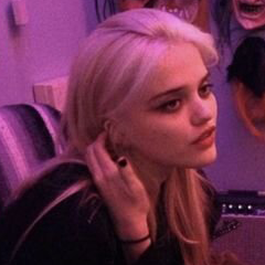 Sky Ferreira // 22 // cantautrice, modella, attrice