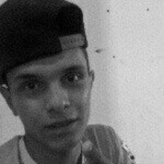 Posso ficar PARADO , posso ficar DESEMPREGADO , mas nunca ficarei DESAMPARADO . É DEUS quem APONTA a estrela que tem que BRILHAR .