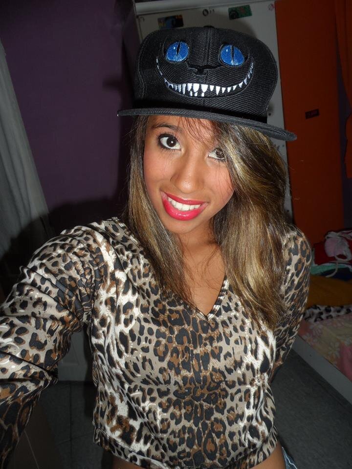 Eu que vivo com α cαbeçα nα luα, com músicα no ouvido e corαção nα bocα :)
eu sou meninα e mulher, eu sei muito bem o que quero .
