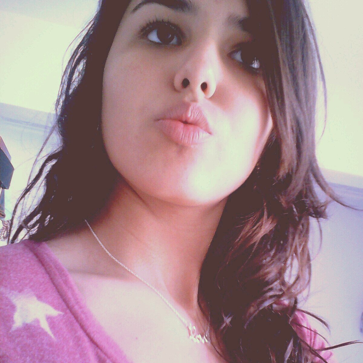 Con la espalda reventada de tantas puñaladas. Perfectamente imperfecta. 16/08/12 confio mas en ella, que en mi misma .Instagram;Victoriamilsonrisas.