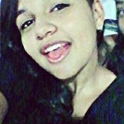 Chata , Besta, Extrovertida , Ciumenta as Vezes, Flamenguista ;*          Fazer oq néh ? Ninguém é Perfeito : /
