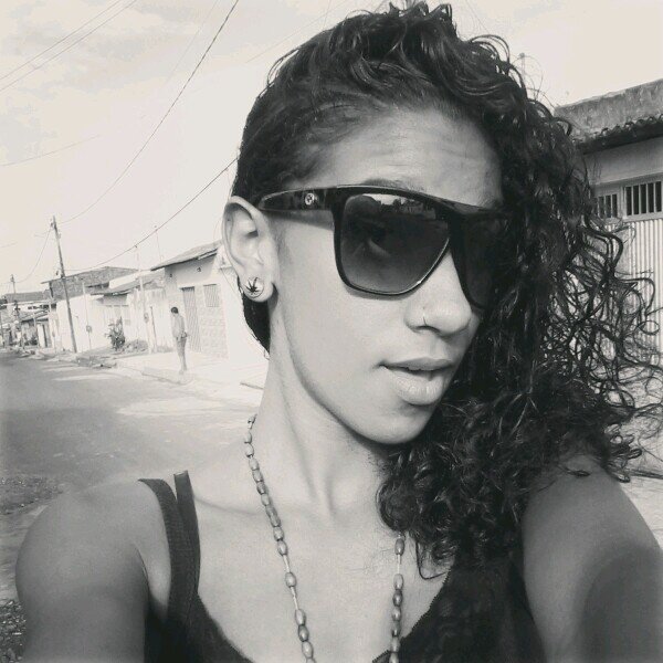 A vida me ensinou a nunca desistir . Heslaynne Costa :*