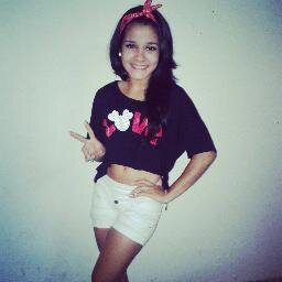No dejes que el mundo cambie tu sonrisa, deja que tu sonrisa cambie el mundo :')