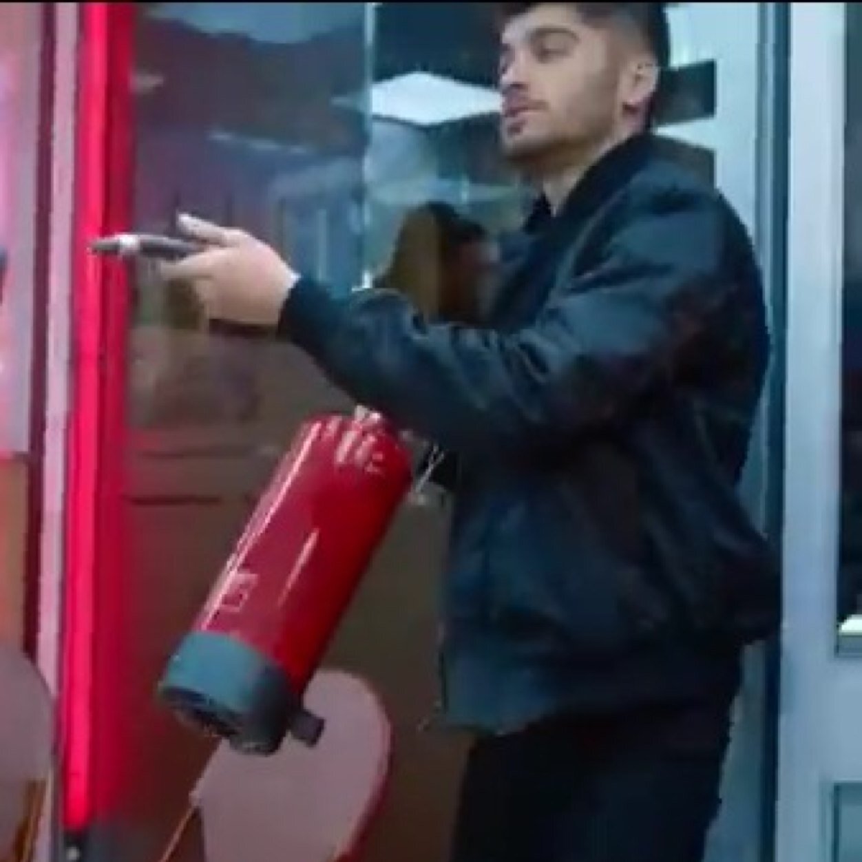i was all over liam in the midnight memories video when his mouth was on fire I put the flame out im a hero so u can call me 24/7